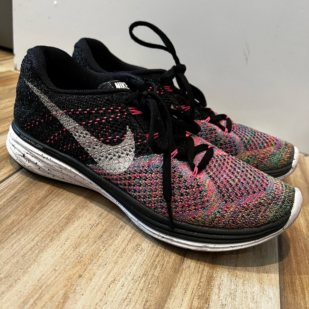 Woman’s Nike flyknit lunar glide running shoe